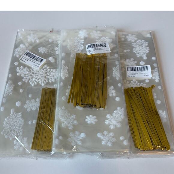 Christmas Cellophane Snowflake Treat Bags with Twist Ties Candy Cookie Bags - Picture 3 of 5